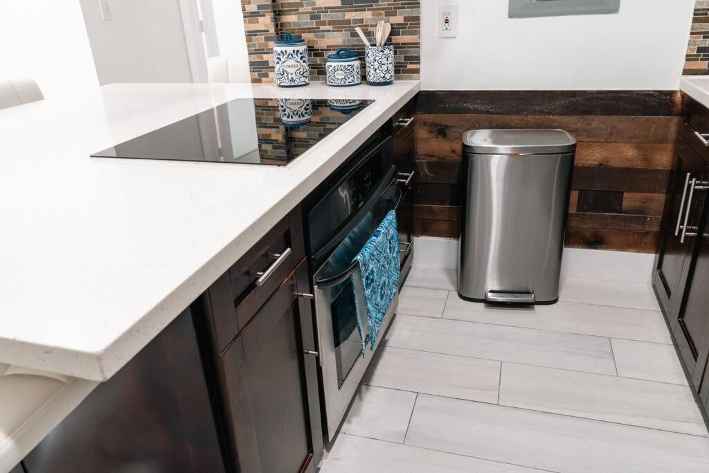 マイアミ Luxury Retreat 3B ,2Ba Pool , Coral Gables Centerヴィラ エクステリア 写真