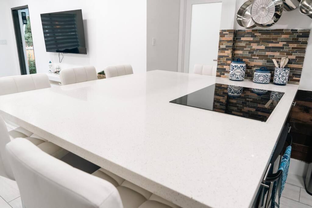 マイアミ Luxury Retreat 3B ,2Ba Pool , Coral Gables Centerヴィラ エクステリア 写真