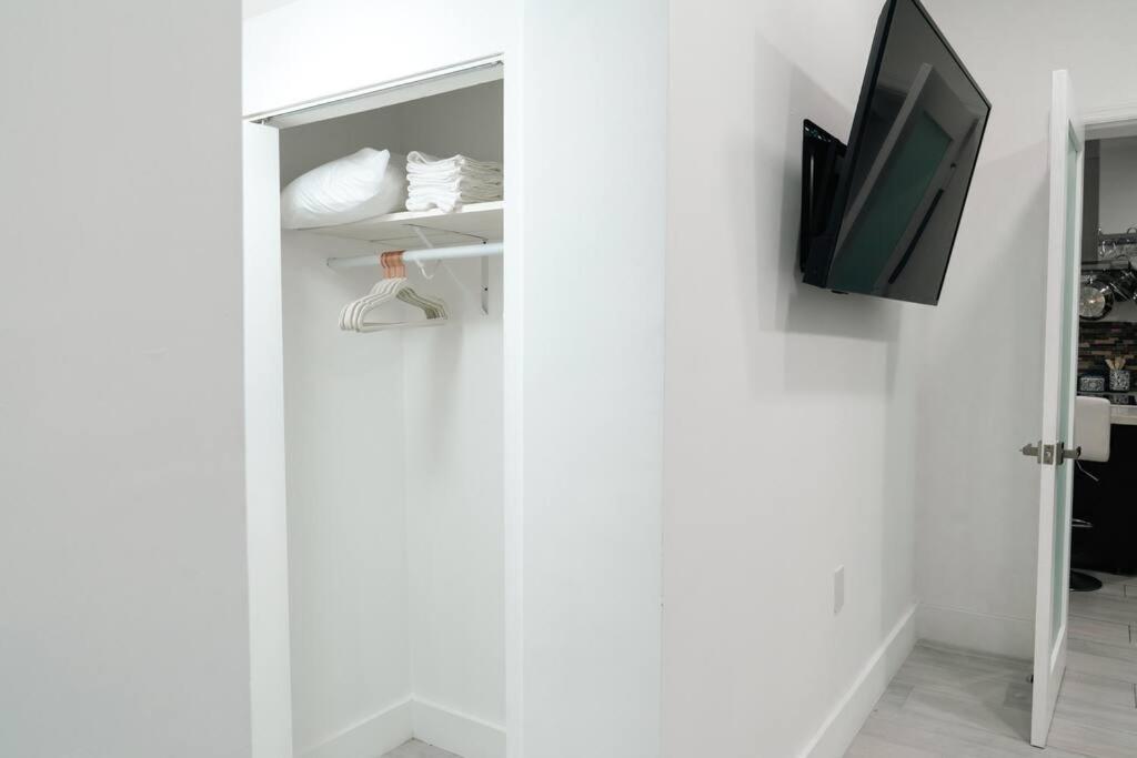 マイアミ Luxury Retreat 3B ,2Ba Pool , Coral Gables Centerヴィラ エクステリア 写真