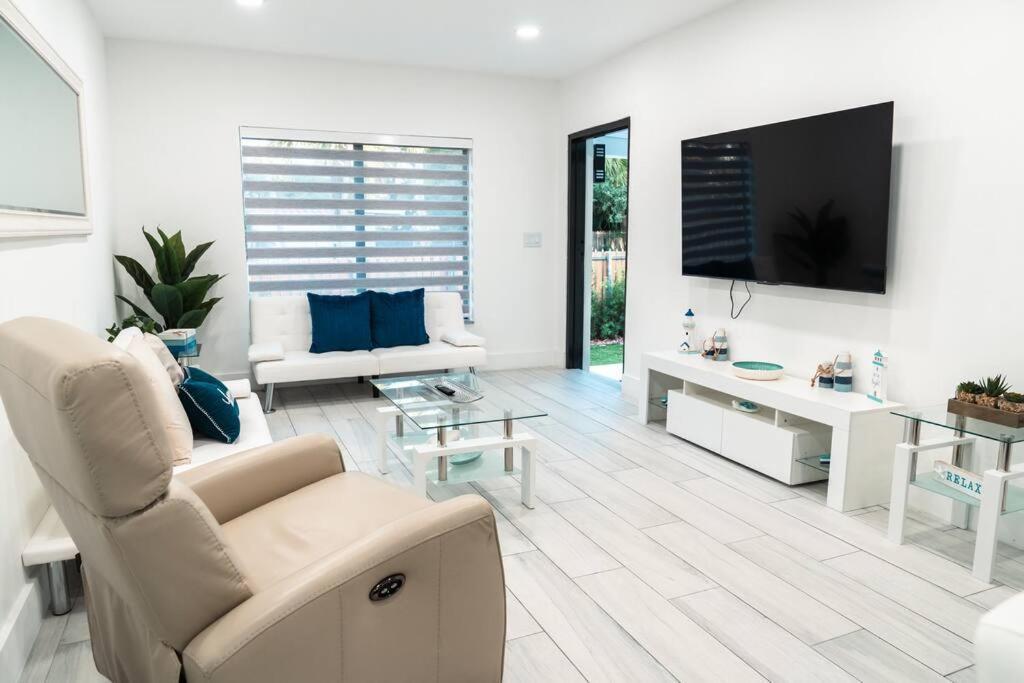 マイアミ Luxury Retreat 3B ,2Ba Pool , Coral Gables Centerヴィラ エクステリア 写真