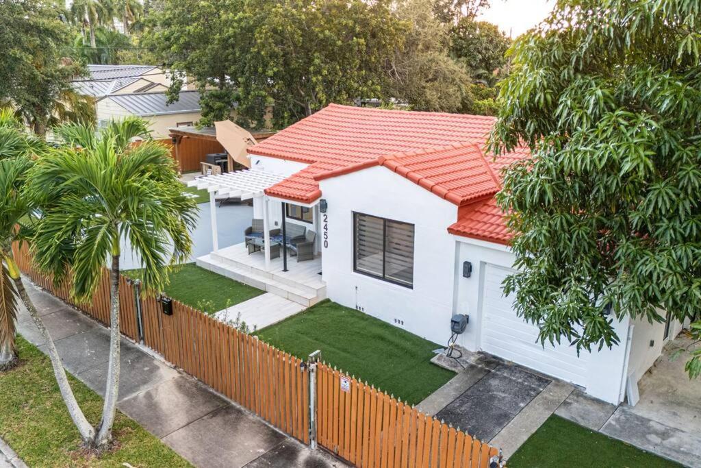 マイアミ Luxury Retreat 3B ,2Ba Pool , Coral Gables Centerヴィラ エクステリア 写真