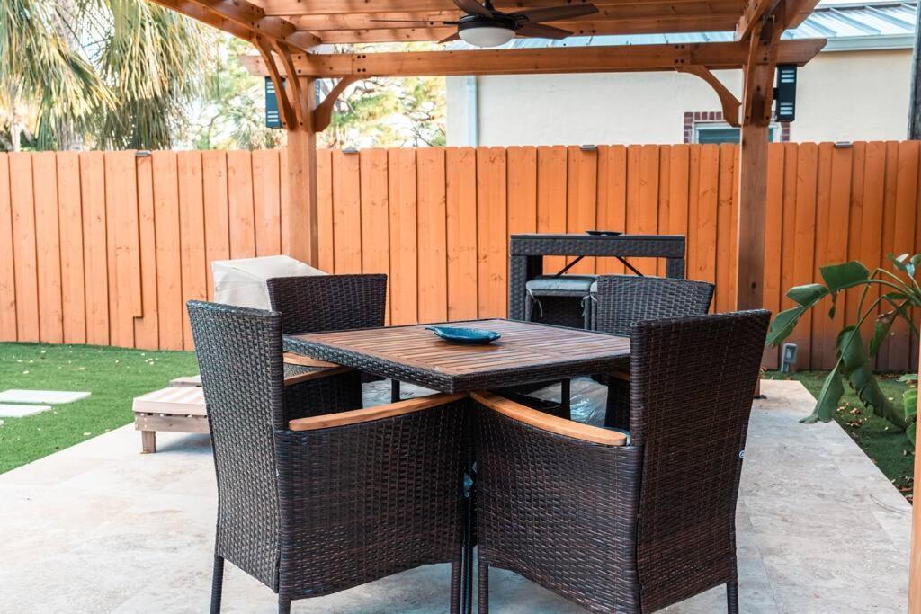 マイアミ Luxury Retreat 3B ,2Ba Pool , Coral Gables Centerヴィラ エクステリア 写真