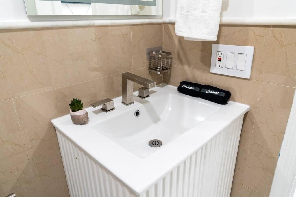 マイアミ Luxury Retreat 3B ,2Ba Pool , Coral Gables Centerヴィラ エクステリア 写真