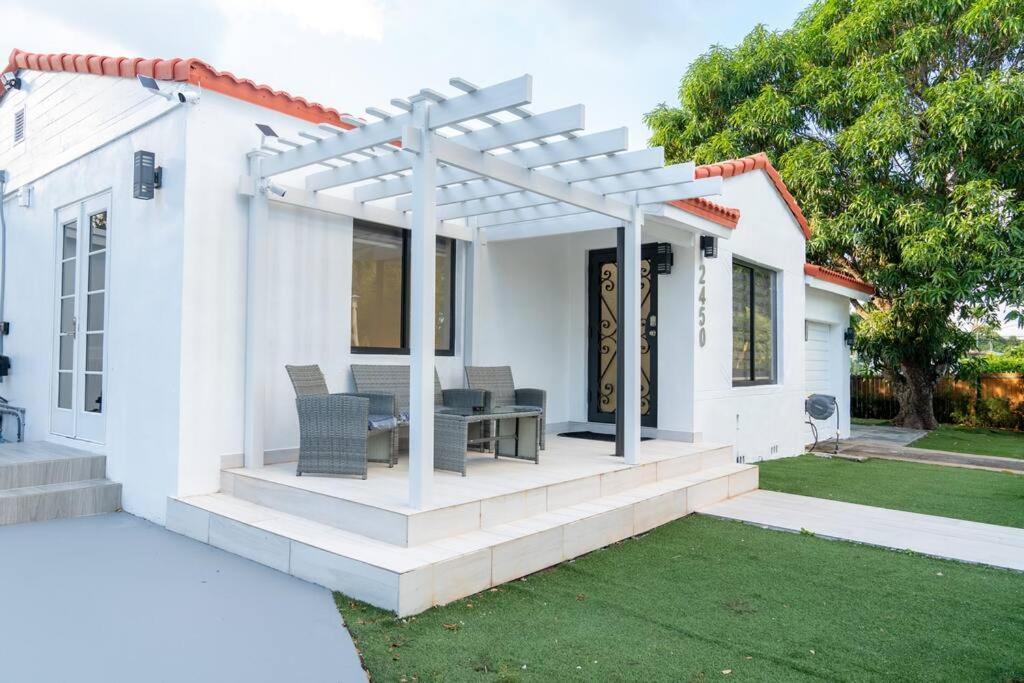 マイアミ Luxury Retreat 3B ,2Ba Pool , Coral Gables Centerヴィラ エクステリア 写真