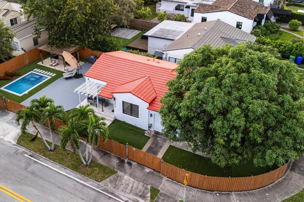 マイアミ Luxury Retreat 3B ,2Ba Pool , Coral Gables Centerヴィラ エクステリア 写真